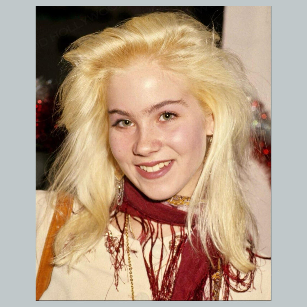 2048 Christina Applegate 8x10 Glossy Photo - Fast-Secure Shipping
