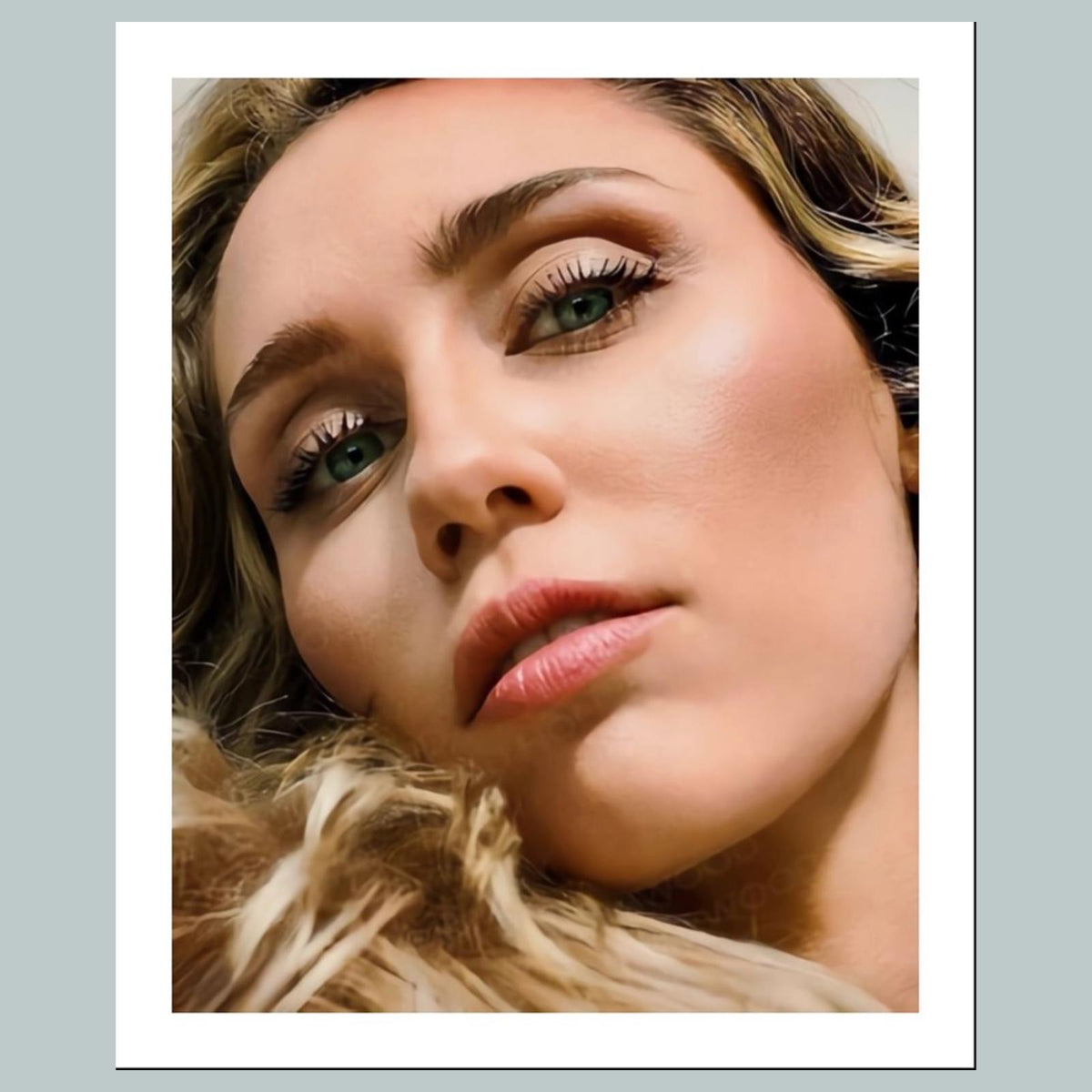 1738 Miley Cyrus 8x10 Glossy Photo Fast-Secure Shipping Makes A Great Gift