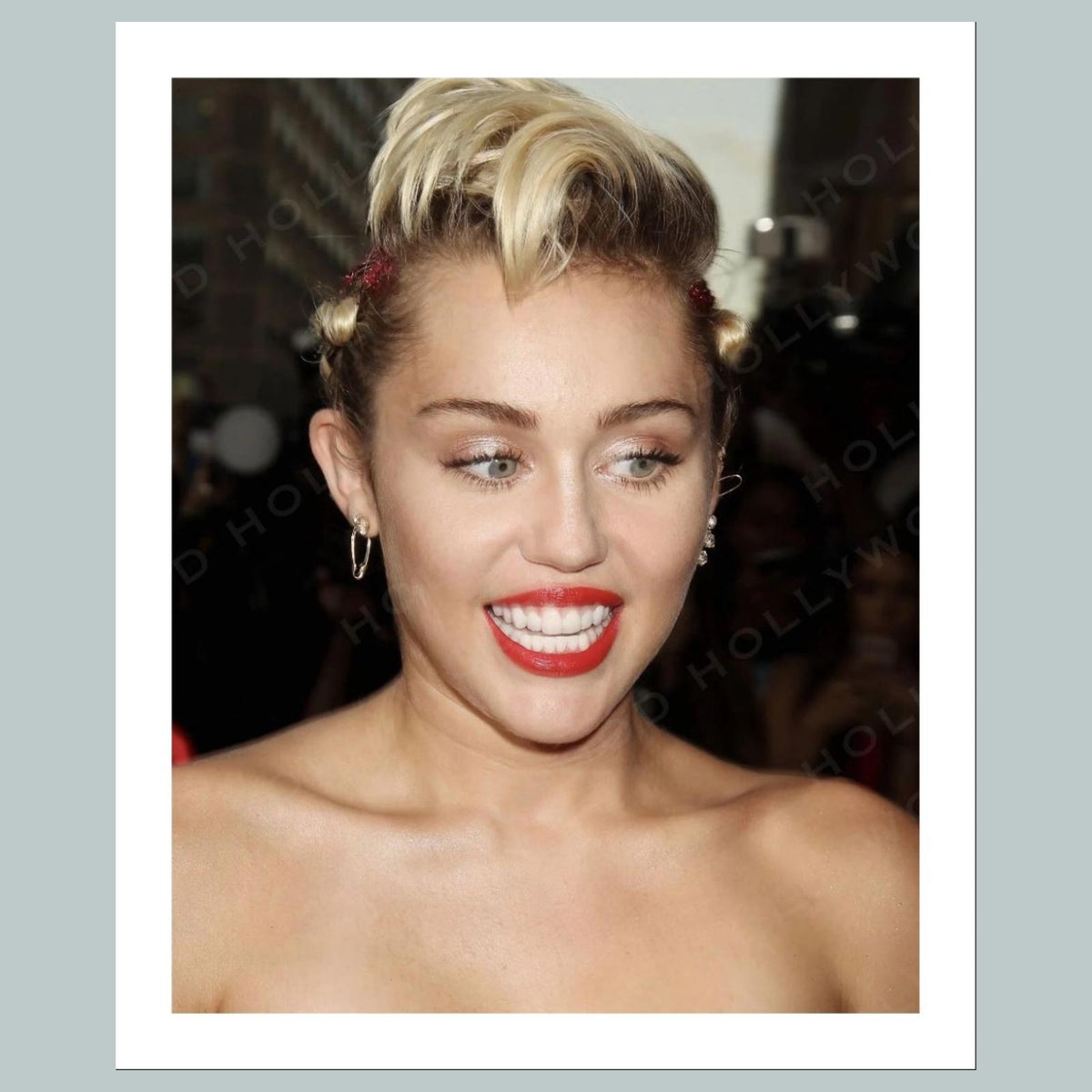 1739 Miley Cyrus 8x10 Glossy Photo Fast-Secure Shipping Makes A Great Gift