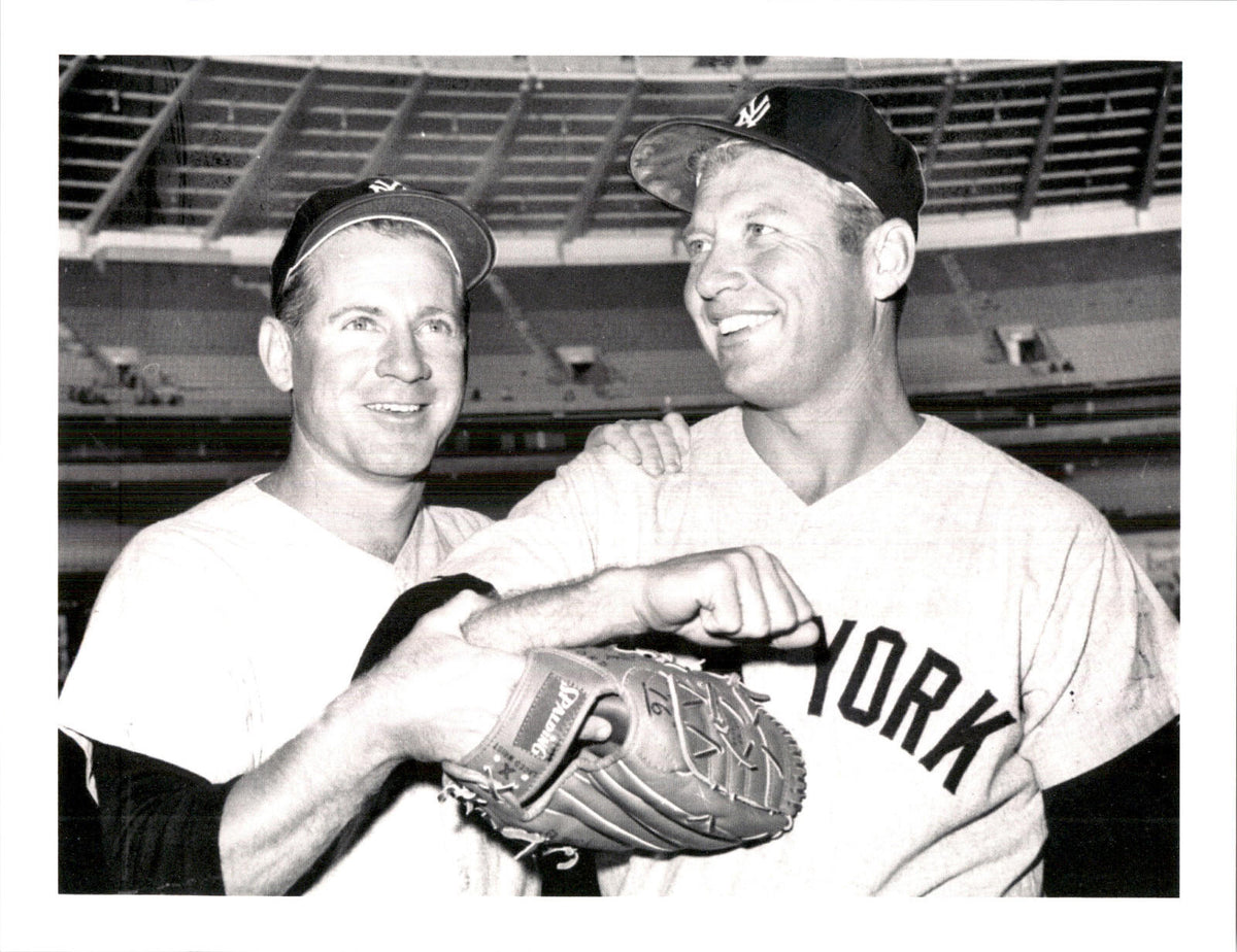 0605B Fiver Bundle 8X10 Glossy Photos Mickey Mantle Makes A Great Gift BBL