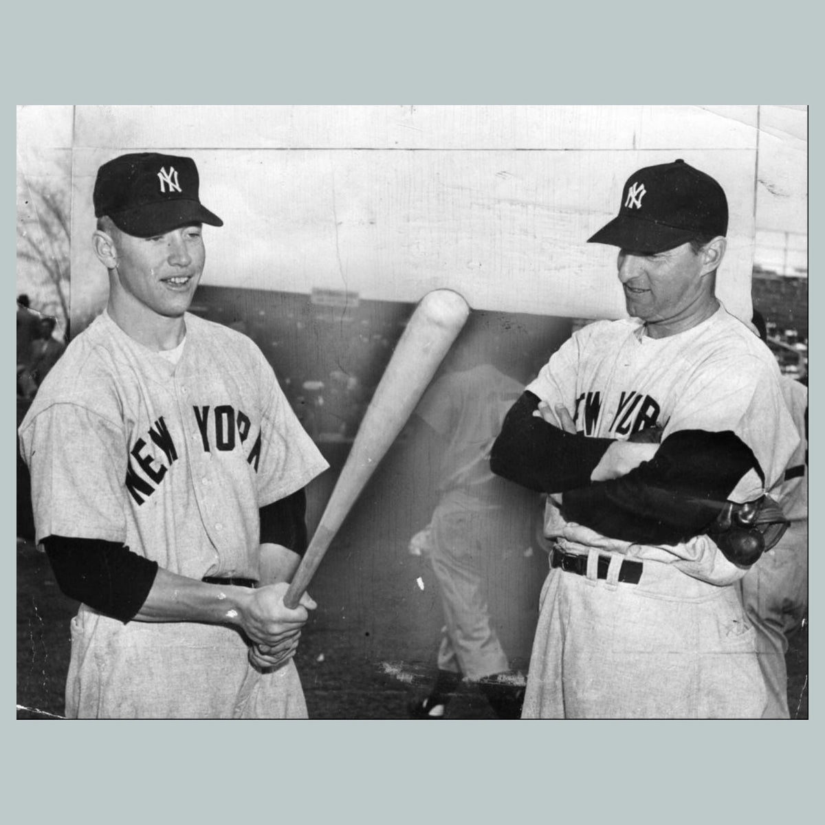 0800 P -8X10 Mickey Mantle and Tommy Henrich 1951 Glossy Photo Fast-Secure Ship