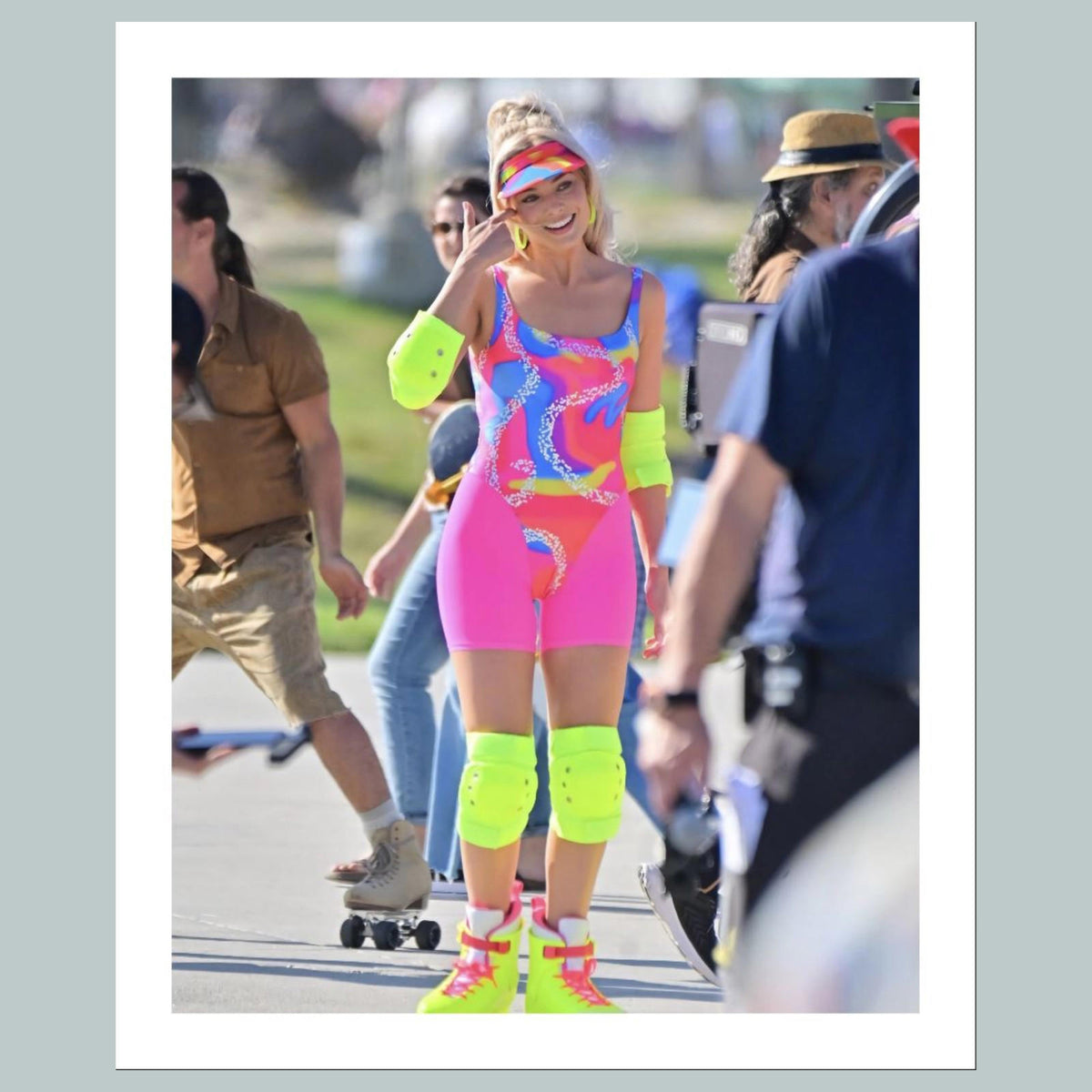 1704 Margot Robbie 8x10 Glossy Photo - Fast-Secure Shipping Makes A Great Gift