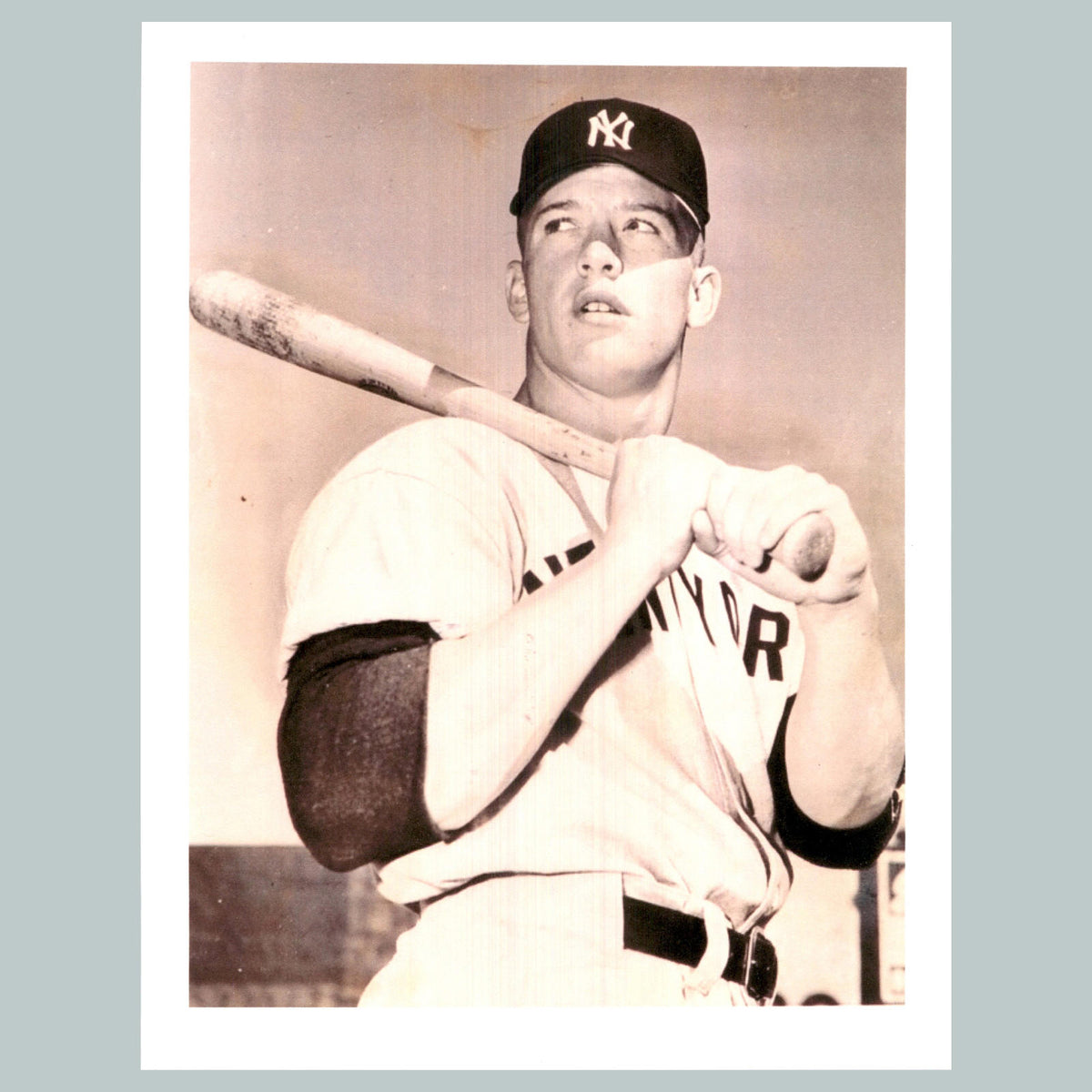 0068 P -8X10 Mickey Mantle Pose B-W Glossy Photo Fast-Secure Shipping BBL