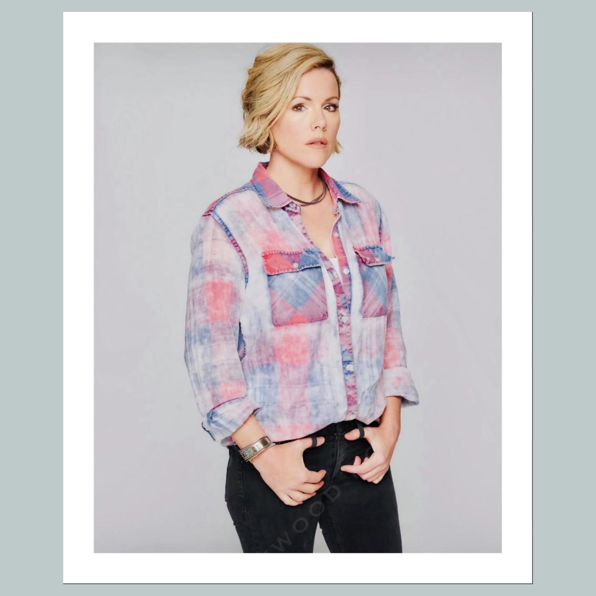 1659 Kathleen Robertson 8x10 Glossy Photo- Fast-Secure Shipping