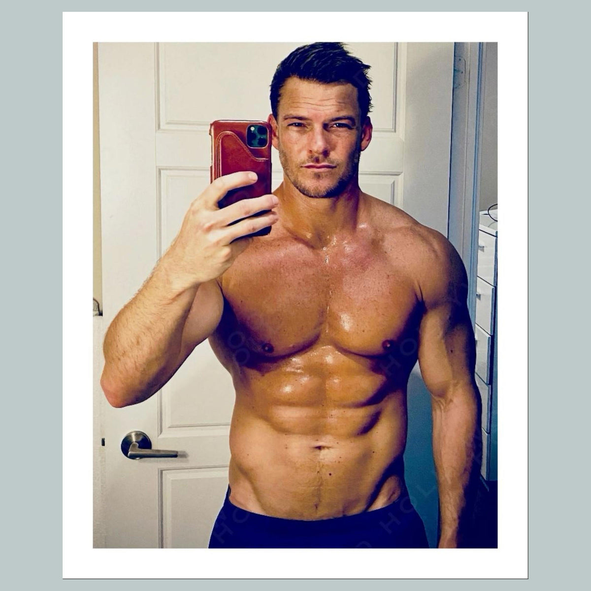 1646 Alan Ritchson 8x10 Glossy Photo- Fast-Secure Shipping