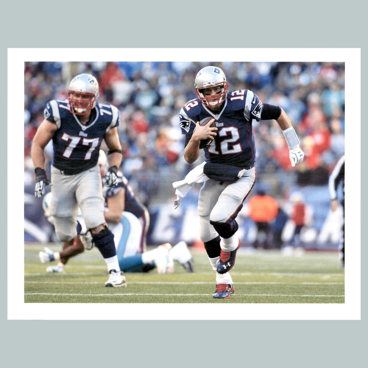 0018 8X10 Tom Brady-Running the Ball Glossy Photo Fast Shipping FBL