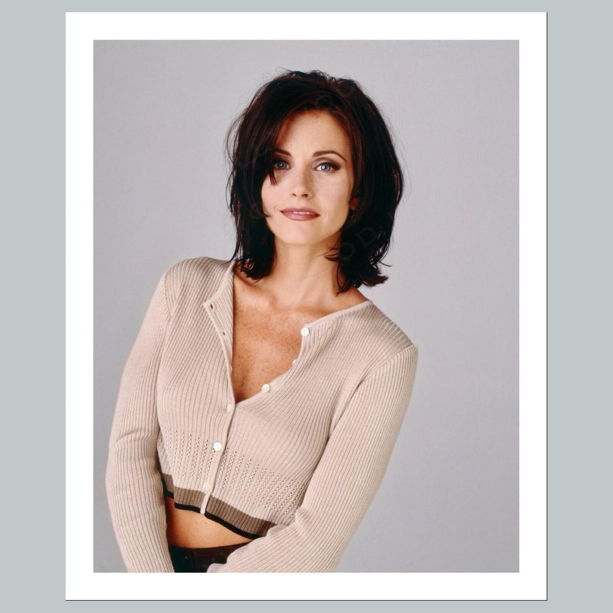 2067 Courteney Cox 8x10 Glossy Photo - Fast-Secure Shipping MS
