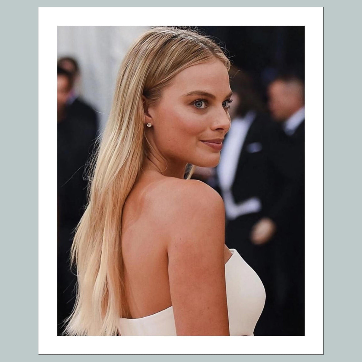 1707 Margot Robbie 8x10 Glossy Photo - Fast-Secure Shipping Makes A Great Gift