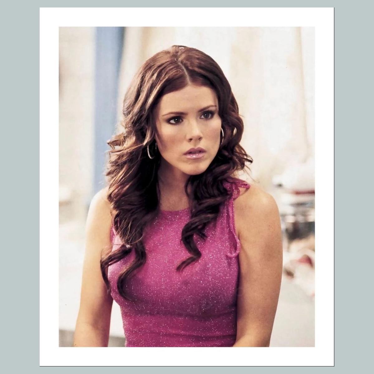 1645 Kathleen Robertson 8x10 Glossy Photo- Fast-Secure Shipping