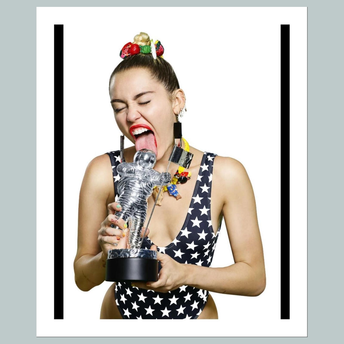 1732 Miley Cyrus 8x10 Glossy Photo Fast-Secure Shipping Makes A Great Gift