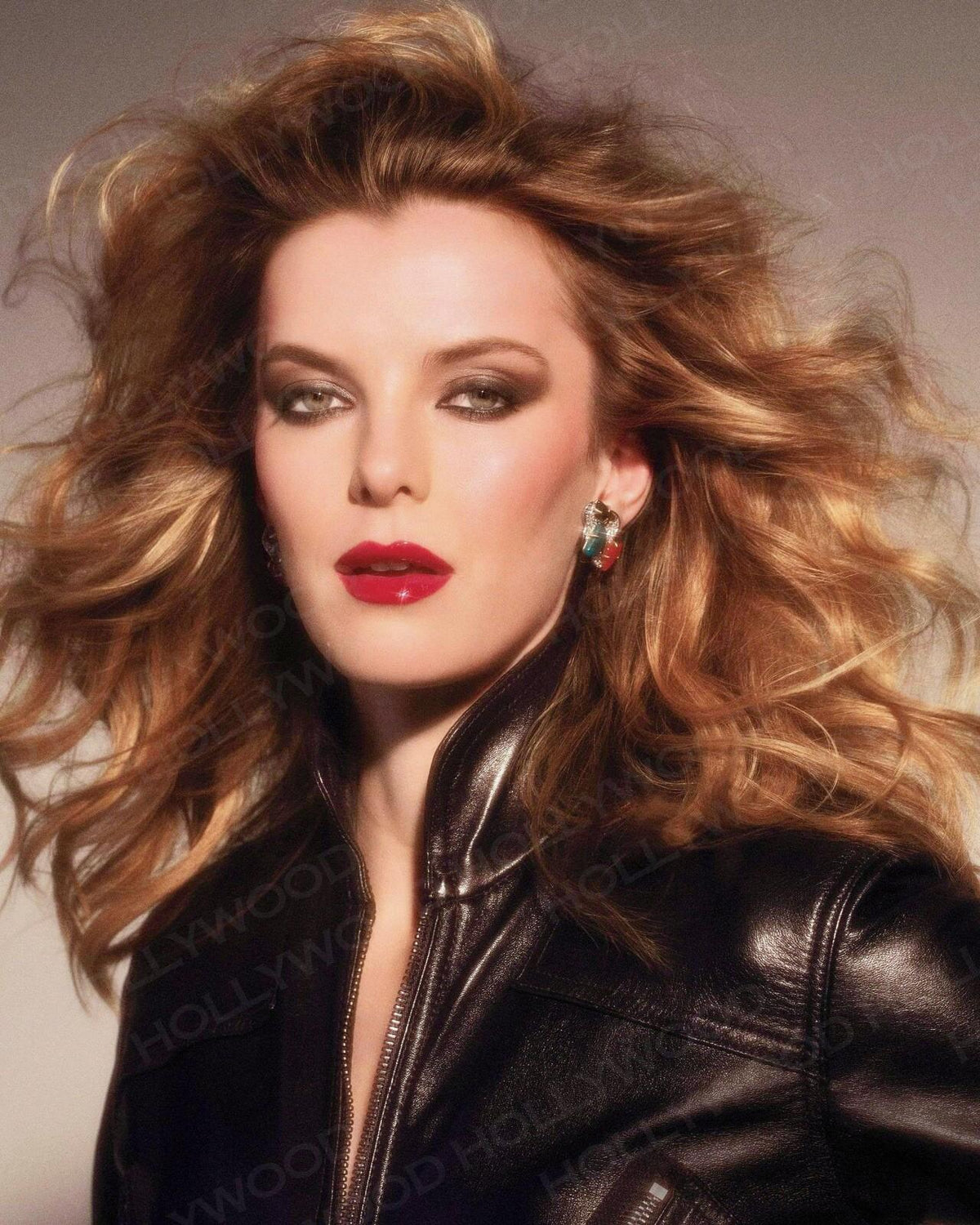 1679 Betty Gilpin 8x10 Glossy Photo - Fast-Secure Shipping Makes A Great Gift