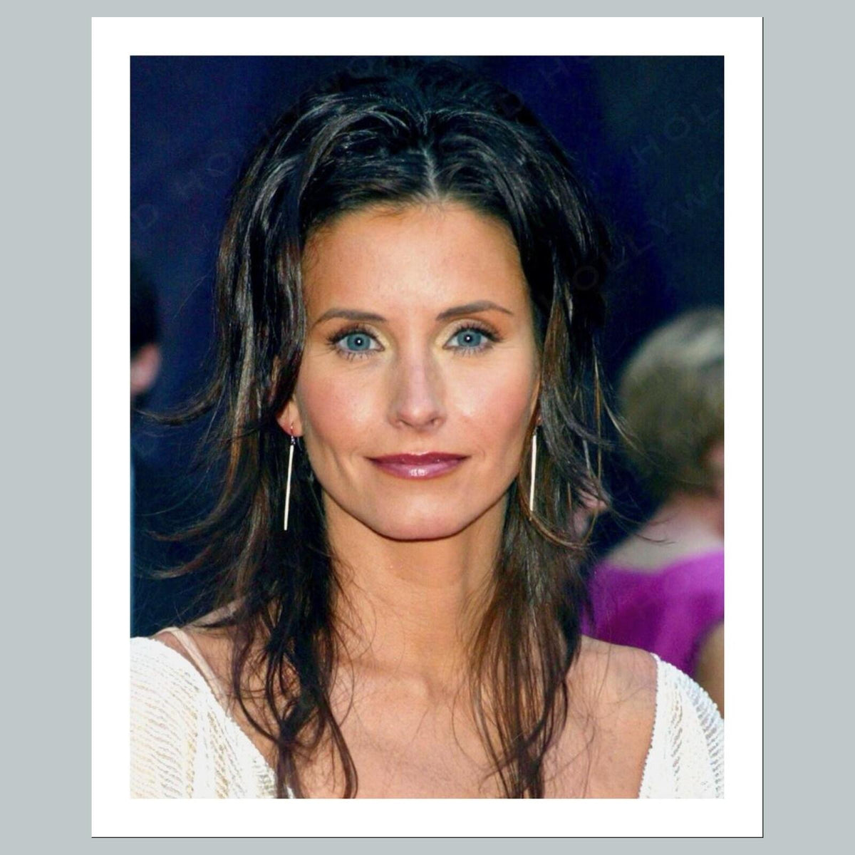 2071 Courteney Cox 8x10 Glossy Photo - Fast-Secure Shipping MS
