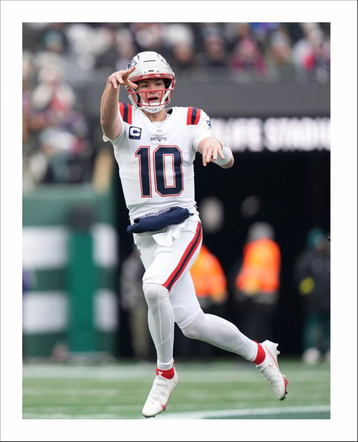 1032 8X10 Glossy Photo Drake Maye Throwing - Fast-Secure Shipping FBL