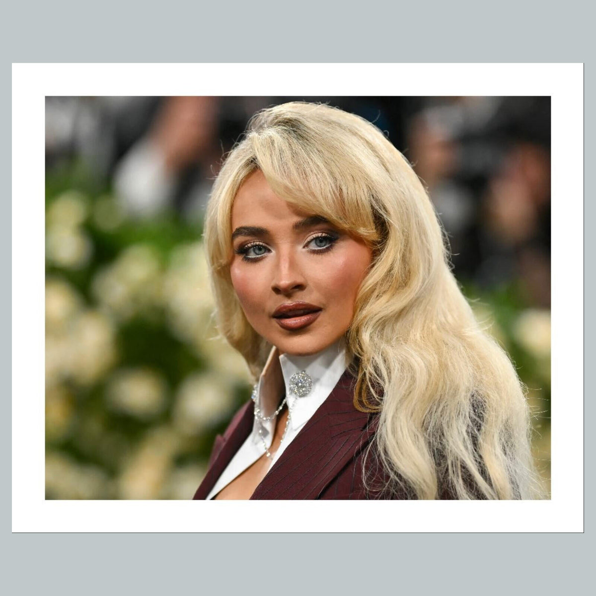 2054 Sabrina Carpenter 8x10 Glossy Photo - Fast-Secure Shipping