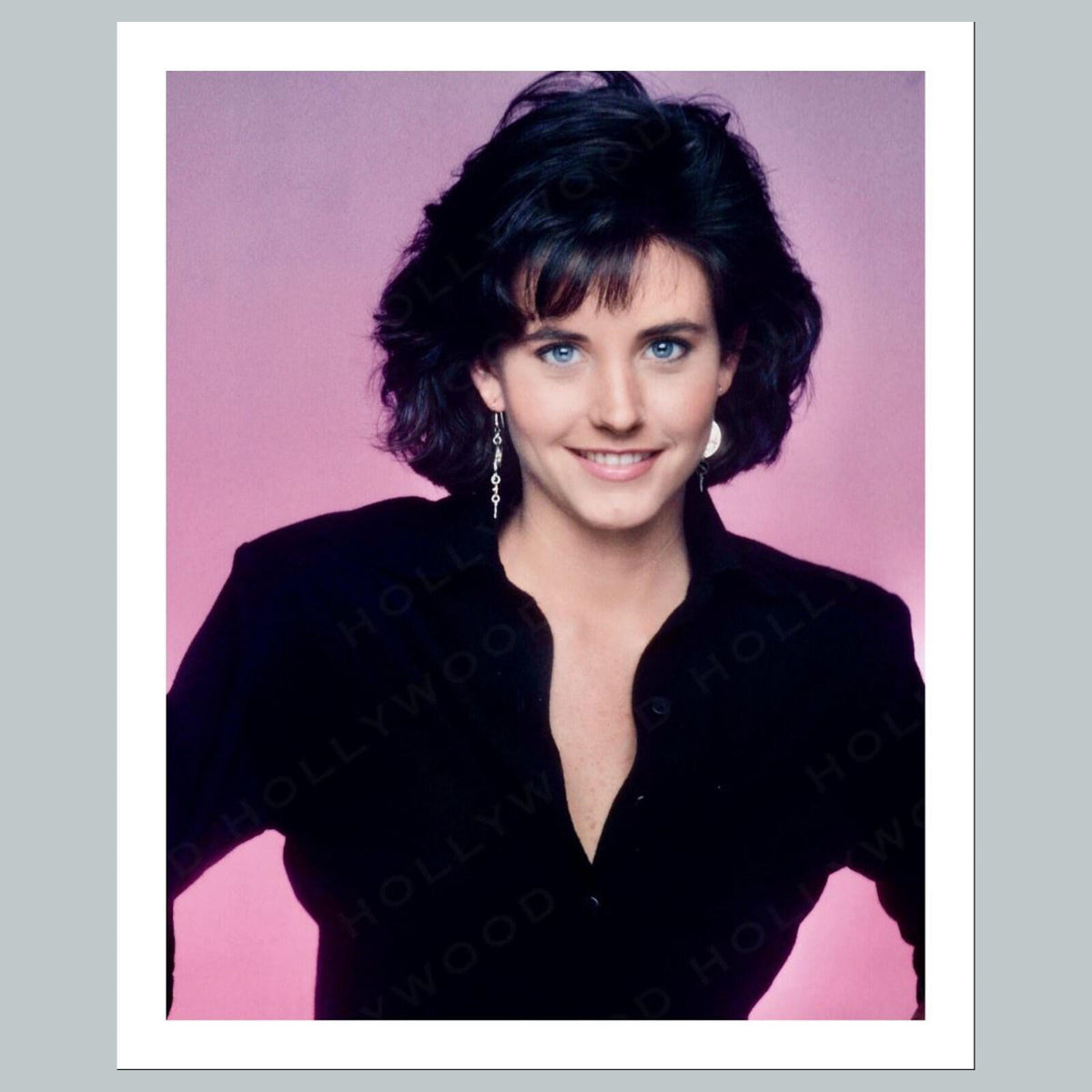 2074 Courteney Cox 8x10 Glossy Photo - Fast-Secure Shipping MS