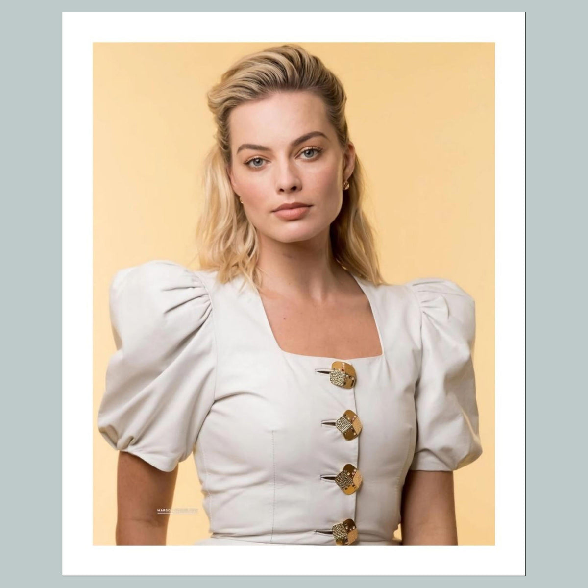 1711 Margot Robbie 8x10 Glossy Photo - Fast-Secure Shipping Makes A Great Gift