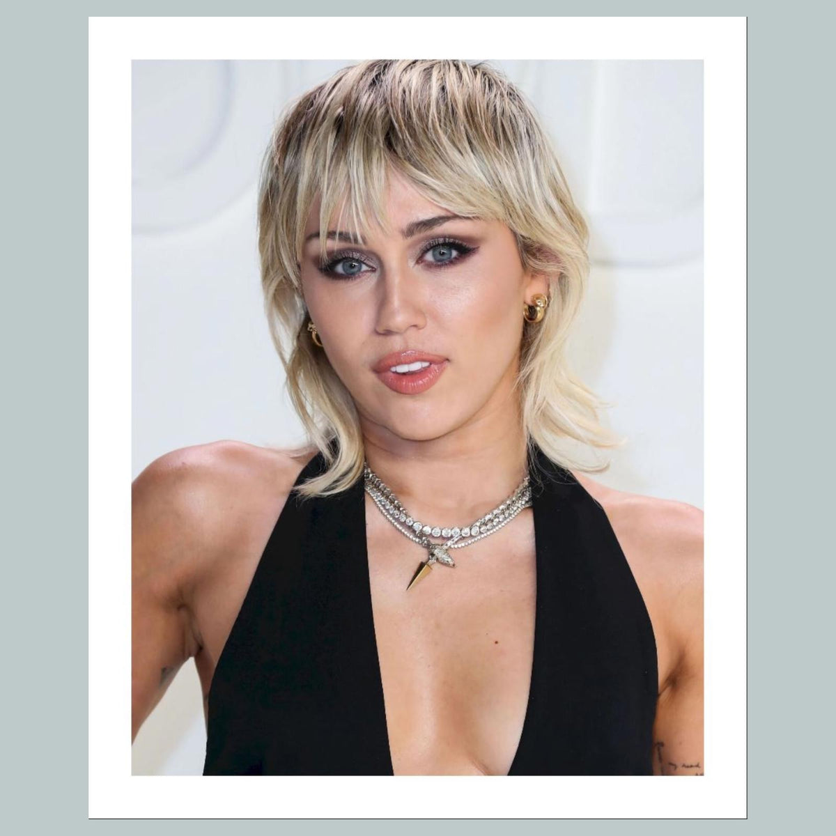 1725 Miley Cyrus 8x10 Glossy Photo Fast-Secure Shipping Makes A Great Gift