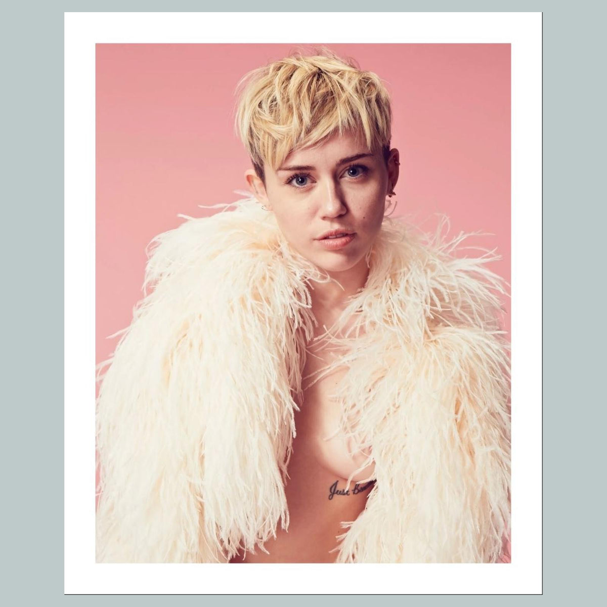 1744 Miley Cyrus 8x10 Glossy Photo Fast-Secure Shipping Makes A Great Gift