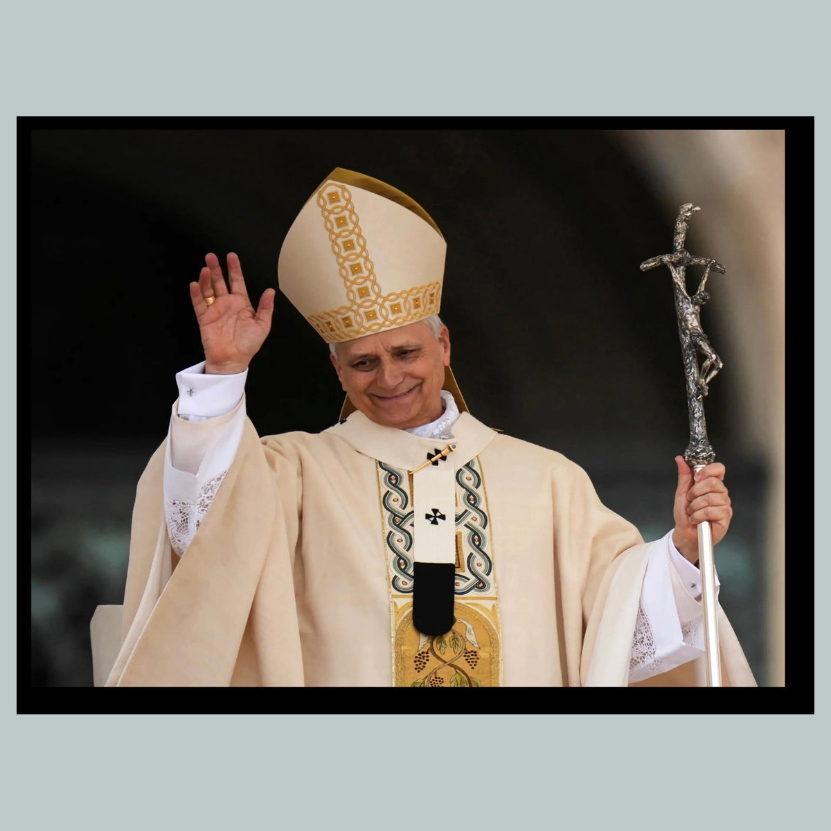 0421 P -8X10 Pope Leo IX Waving w-Staff Glossy Photo Fast Shipping MS