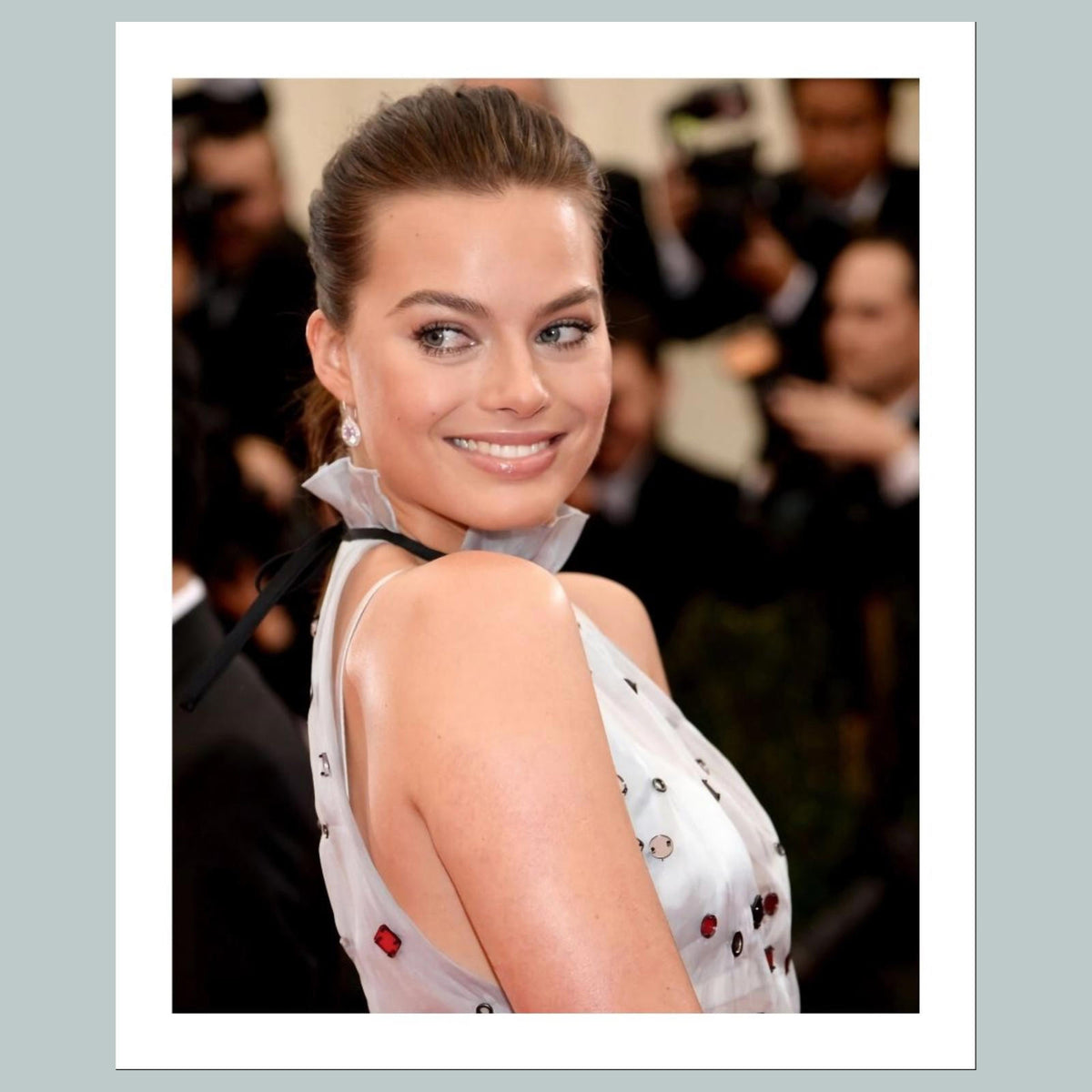1715 Margot Robbie 8x10 Glossy Photo - Fast-Secure Shipping Makes A Great Gift