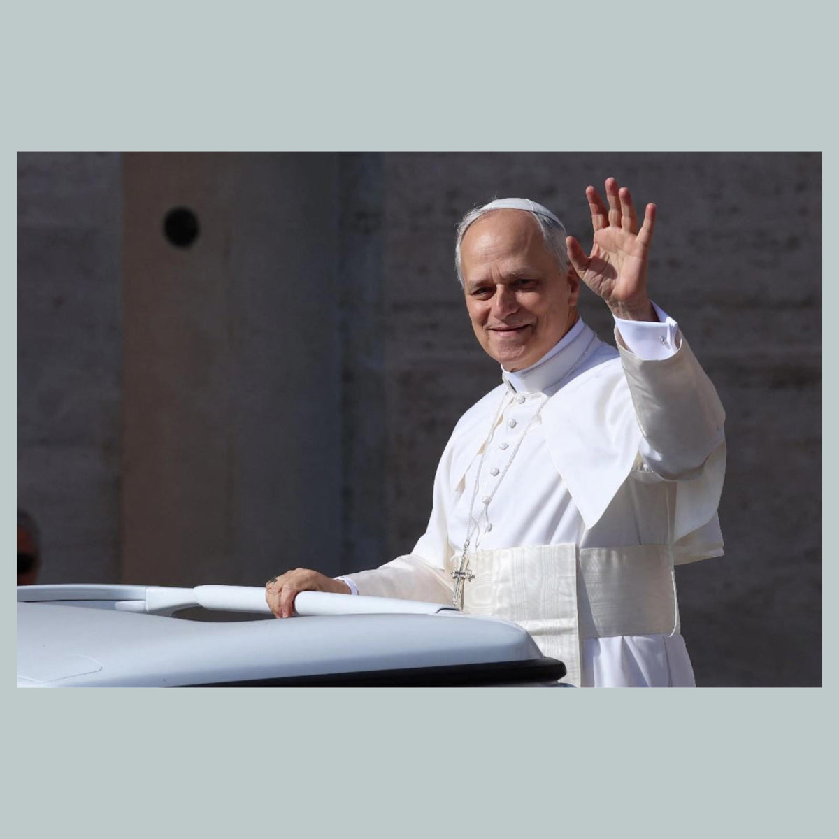 1276 Pope Waving 8x10 Glossy Photo - Fast-Secure Shipping MS