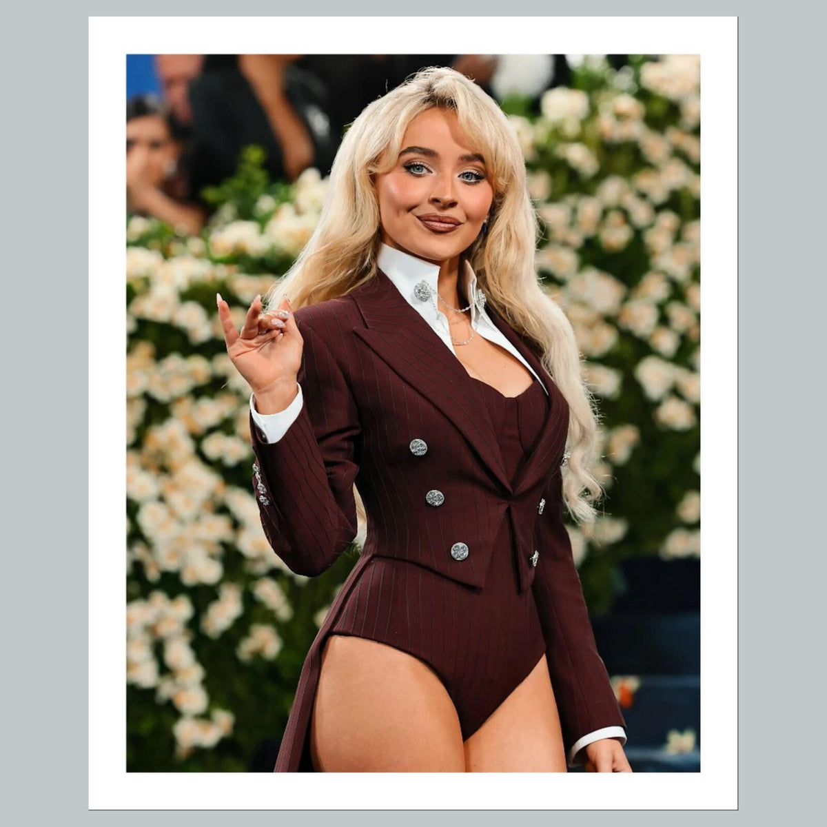 2061 Sabrina Carpenter 8x10 Glossy Photo - Fast-Secure Shipping