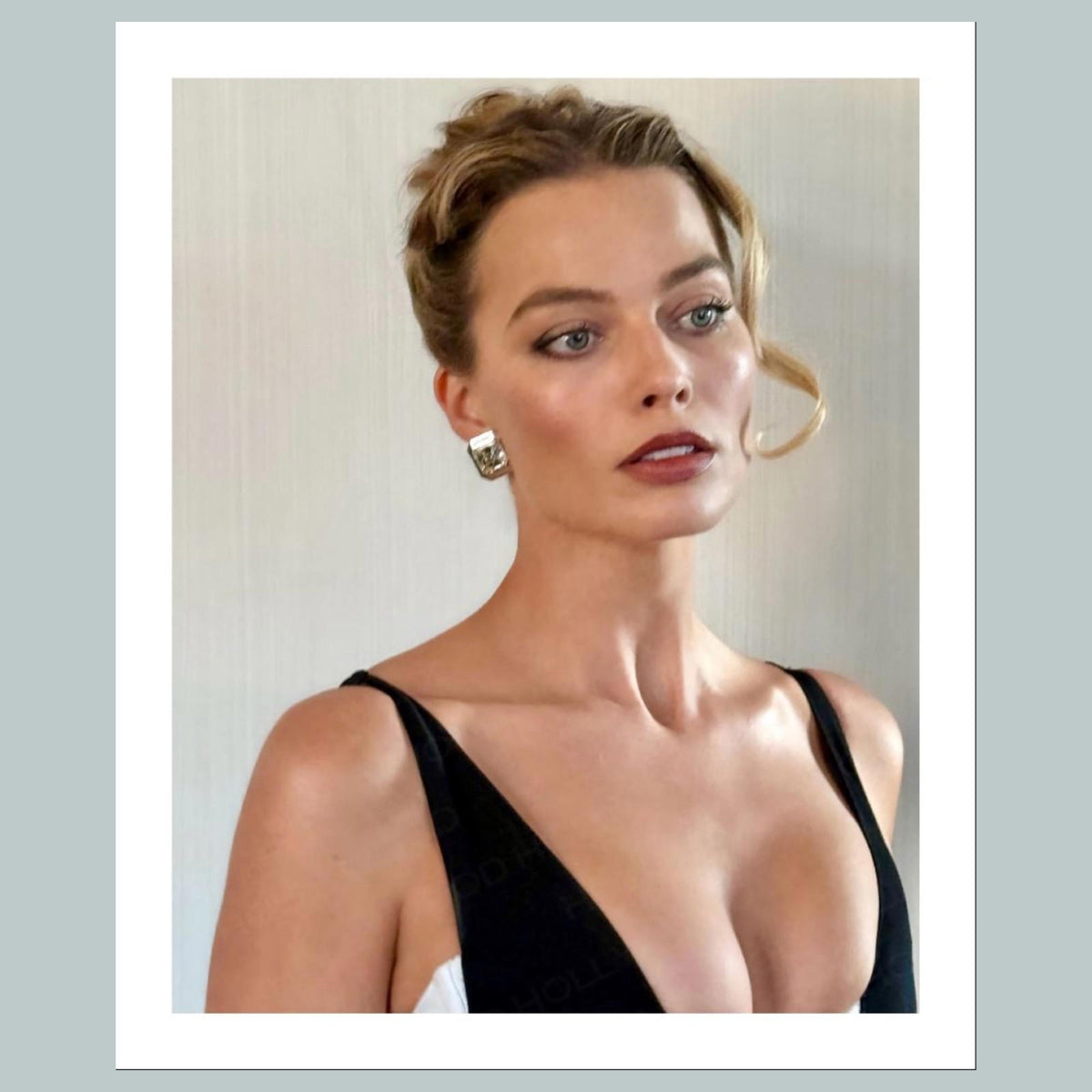 1698 Margot Robbie 8x10 Glossy Photo - Fast-Secure Shipping Makes A Great Gift