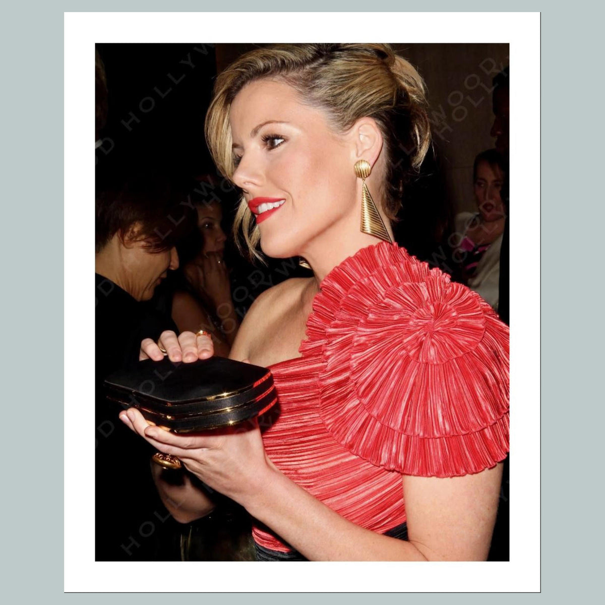 1644 Kathleen Robertson 8x10 Glossy Photo- Fast-Secure Shipping