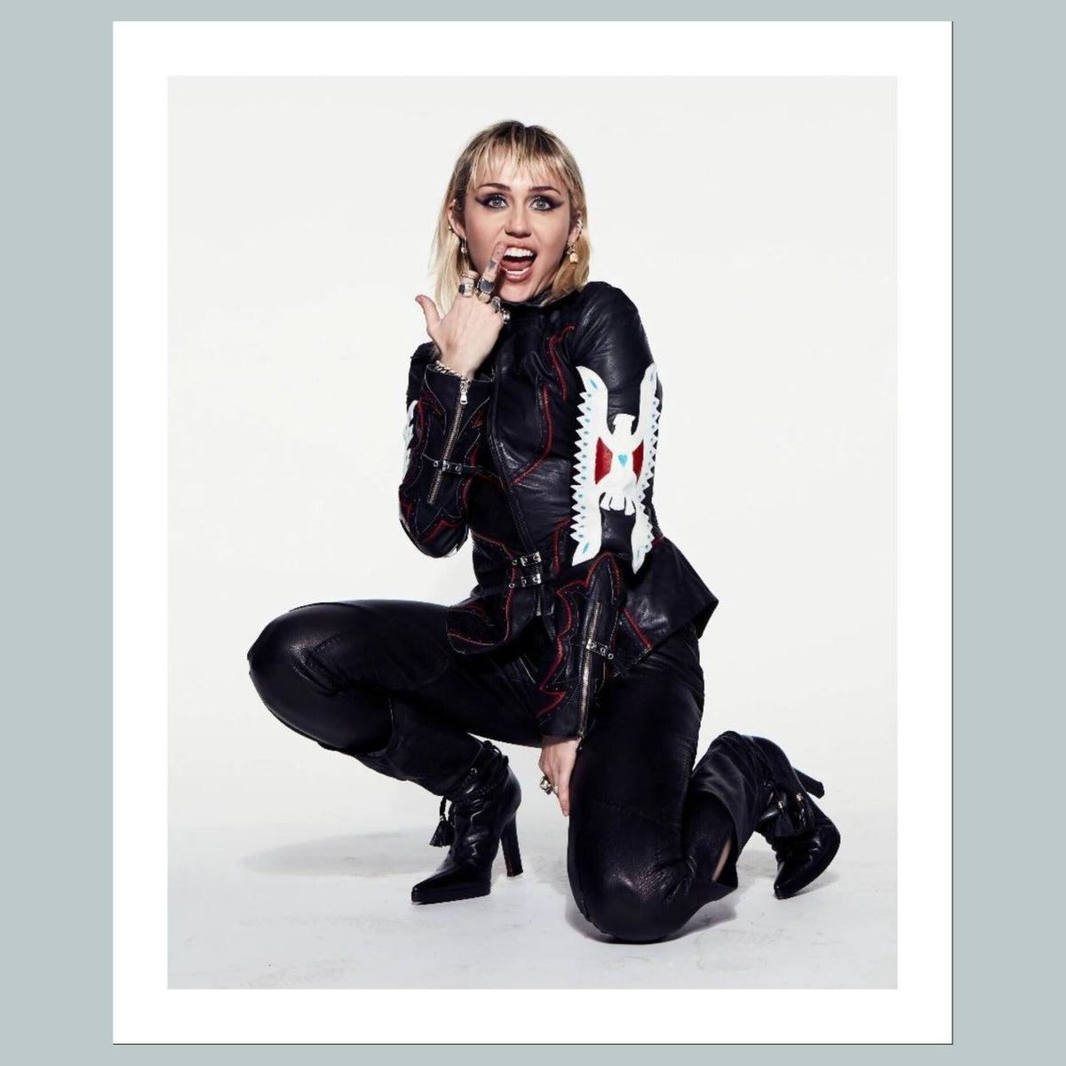 1727 Miley Cyrus 8x10 Glossy Photo Fast-Secure Shipping Makes A Great Gift
